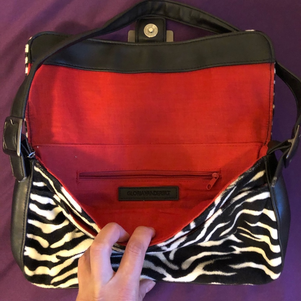 Like new! Vintage Gloria Vanderbilt Purse 🦓 ❤️